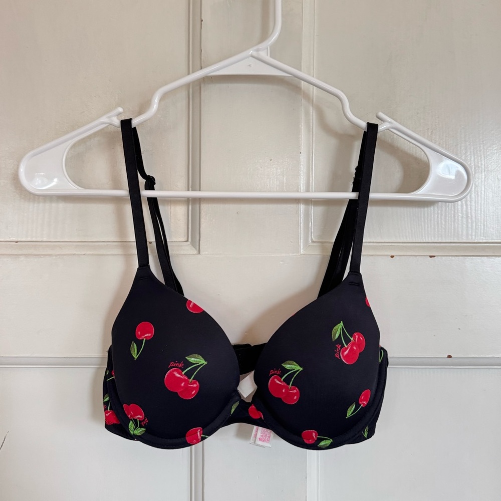 PINK Victoria’s Secret cherry print Wear Everywhere‎ T-shirt Lightly Lined bra